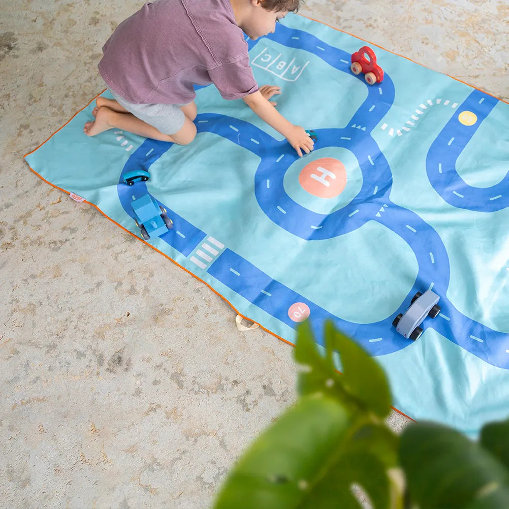 Quut Play Towel Road Large