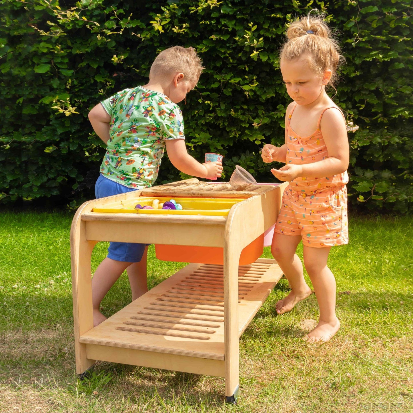 Water play table