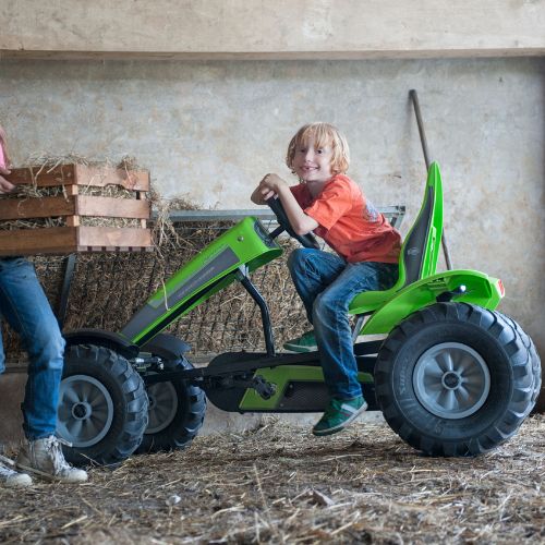 racen in de stal Berg XL Deutz-Fahr BFR