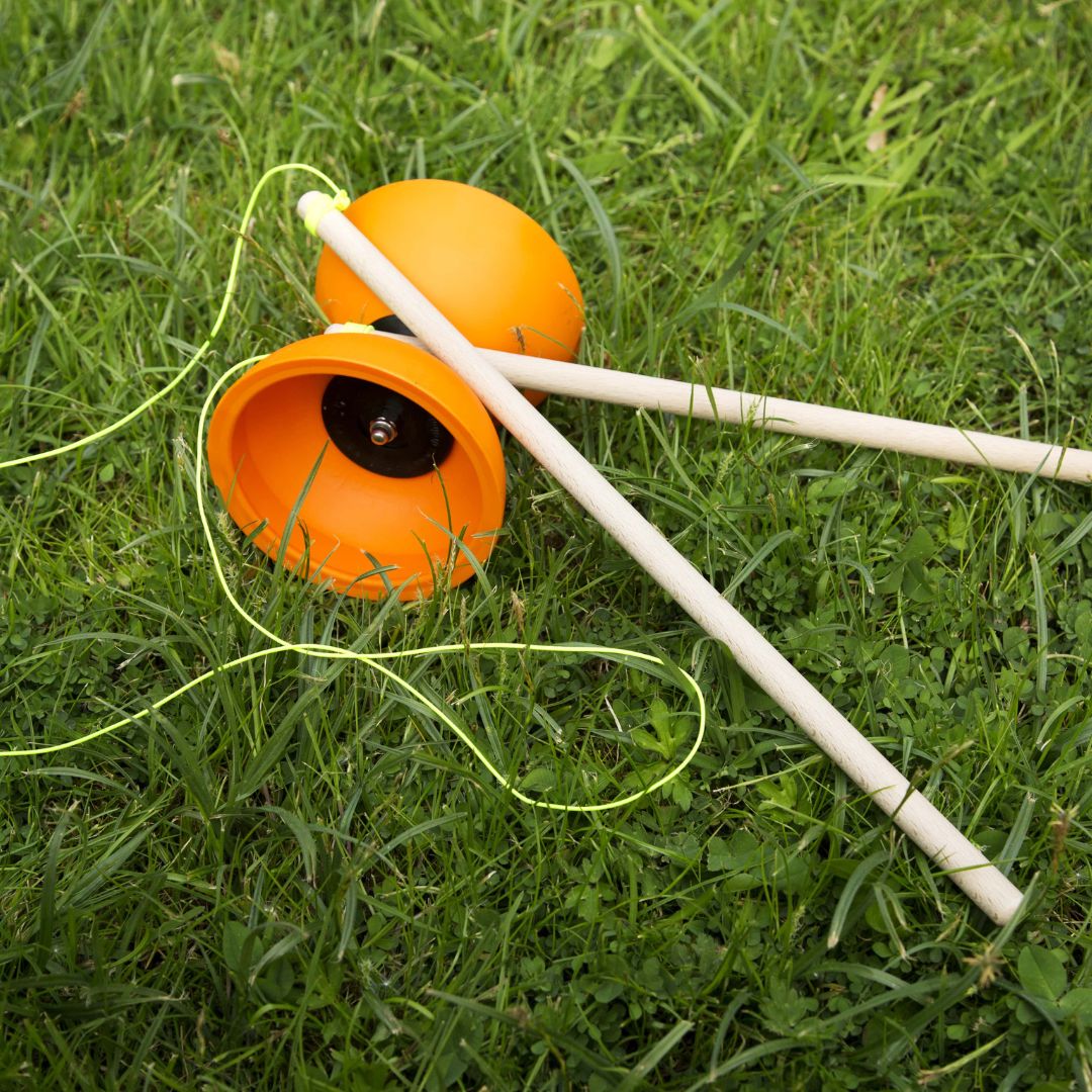 Diabolo with wooden sticks